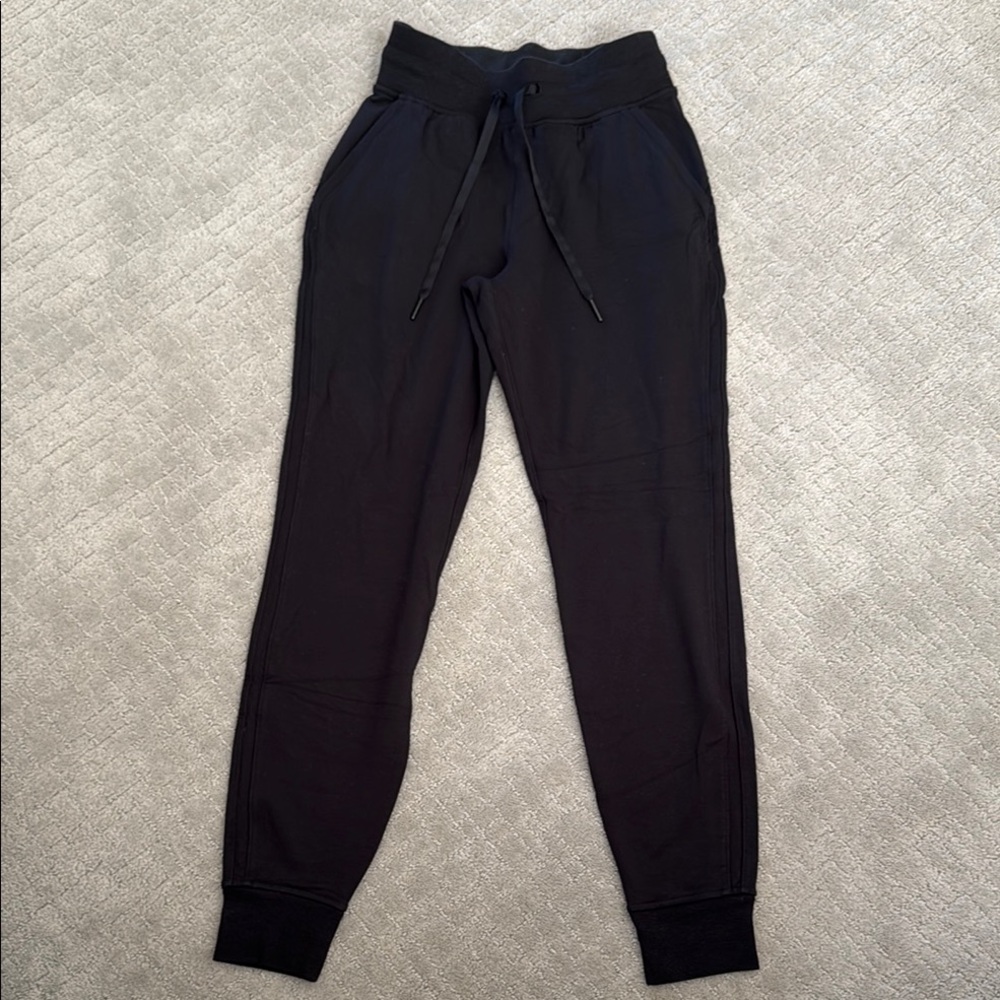 Women’s Lulelemon joggers
size 2 
black